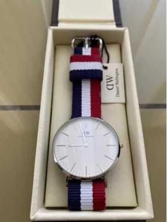 Ceas unisex Daniel Wellington Canterbury - cadoul perfect pt EA și EL