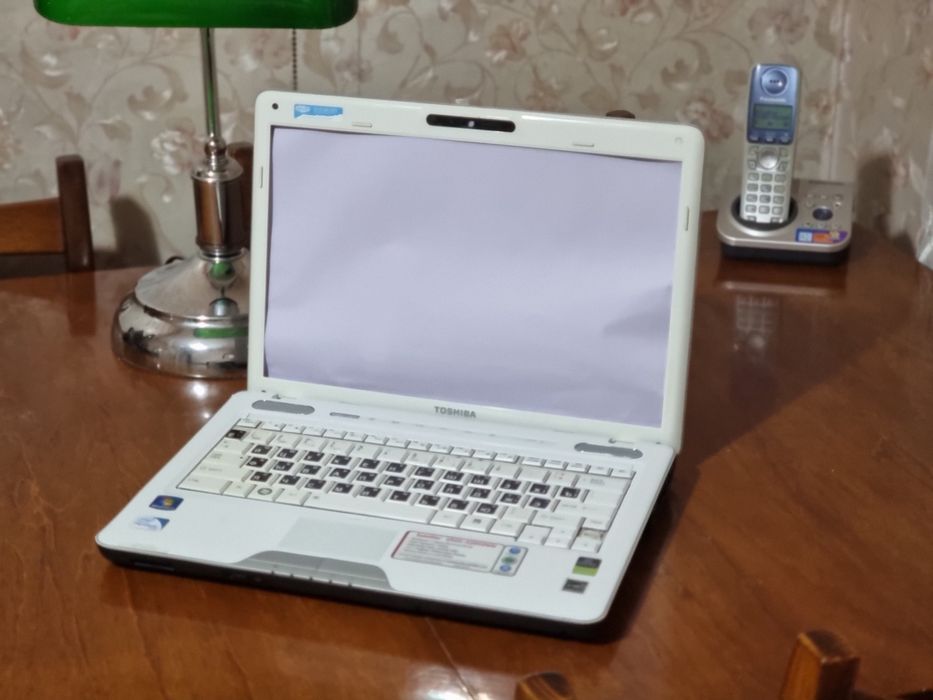 корпус от ноутбука TOSHIBA U505 возможно использование как бутофория