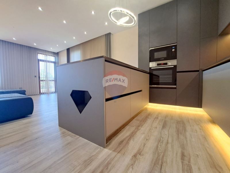 Продава се Тристаен апартамент в Балчик - 114 кв.м за 860 €/кв.м - Снимка #1