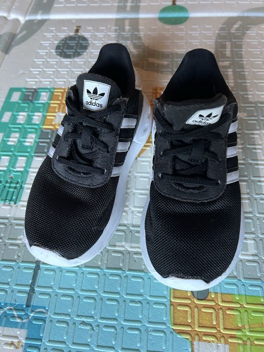 Маратонки adidas