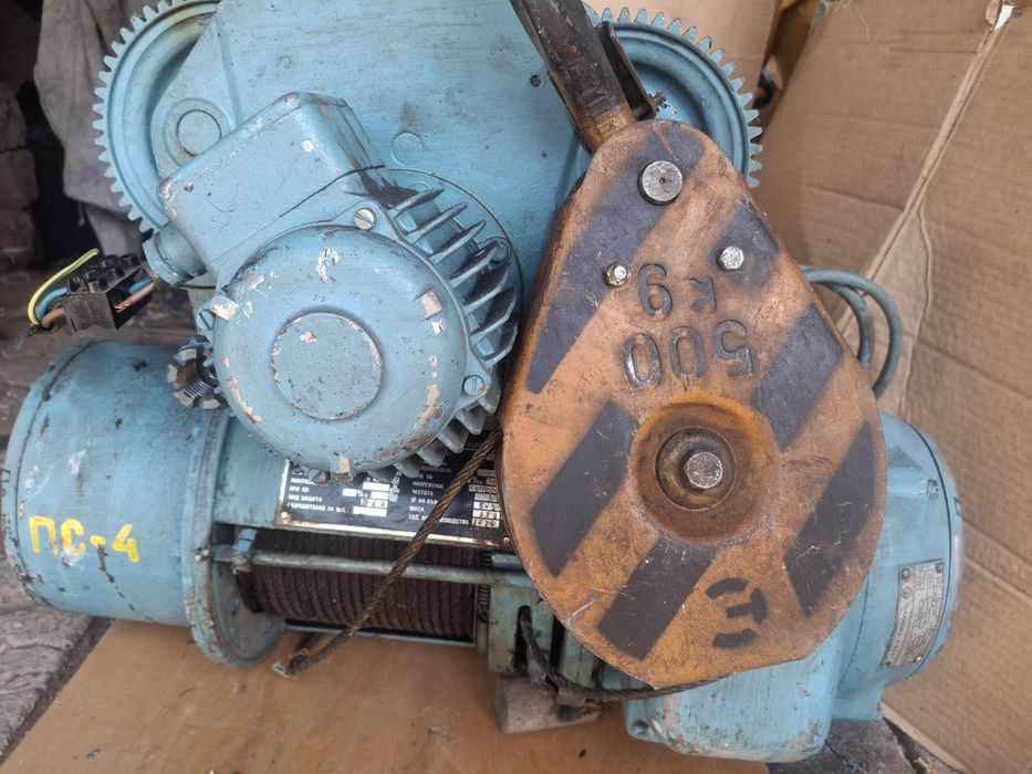 Индустриален подемник с въже