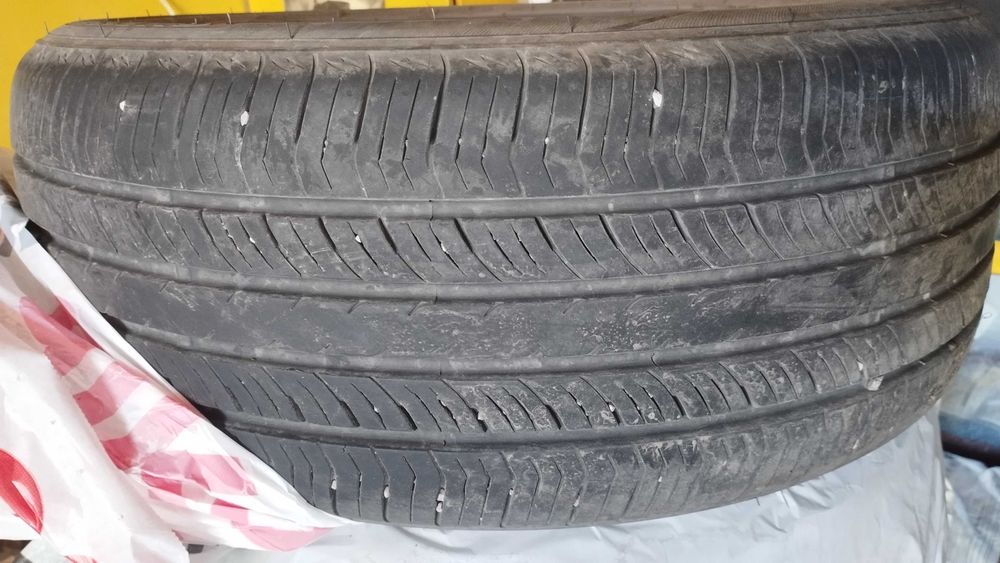 Продам комплект шин 215/50R17