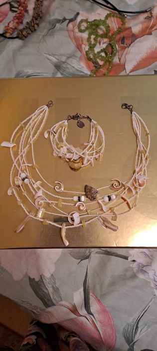 Летни колиета с гривни