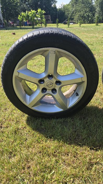 Продавам комплект алуминиеви джанти с гуми KUMHO 17"