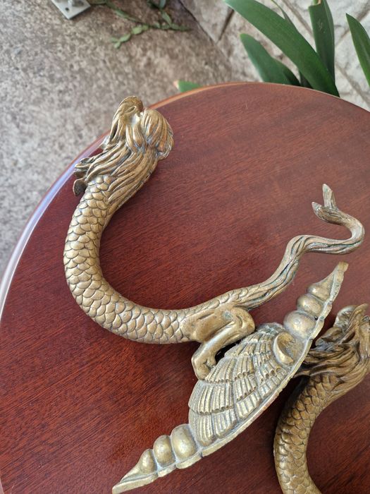 Чифт страхотни антикварни бронзови държачи за завеси от 19 век