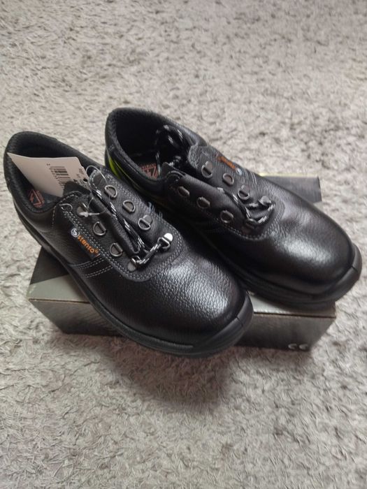 Чисто нови обувки Stenso