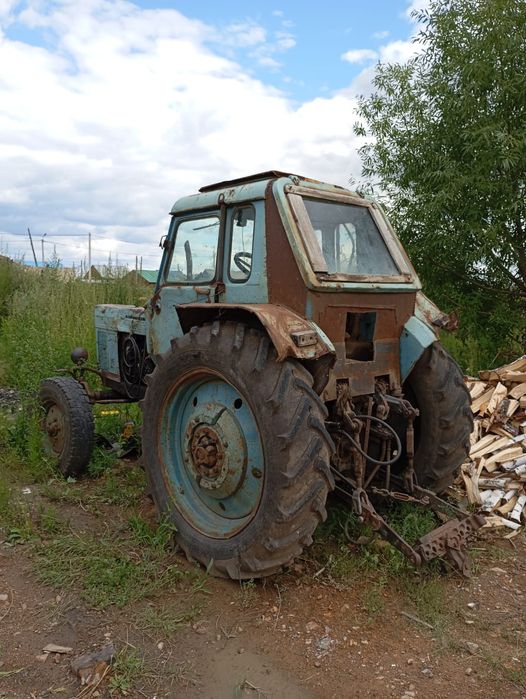 Трактор МТЗ 80  .