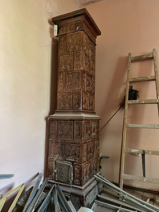 Старинна кахлена печка