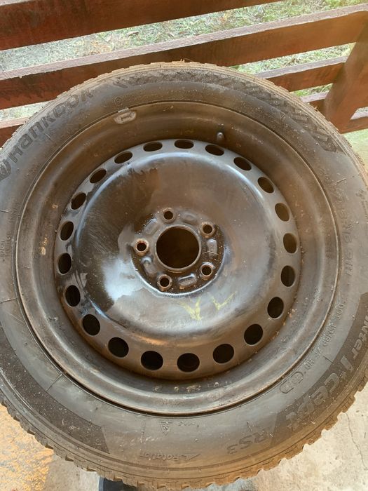 Vând set cauciucuri cu tot cu jante de tablă