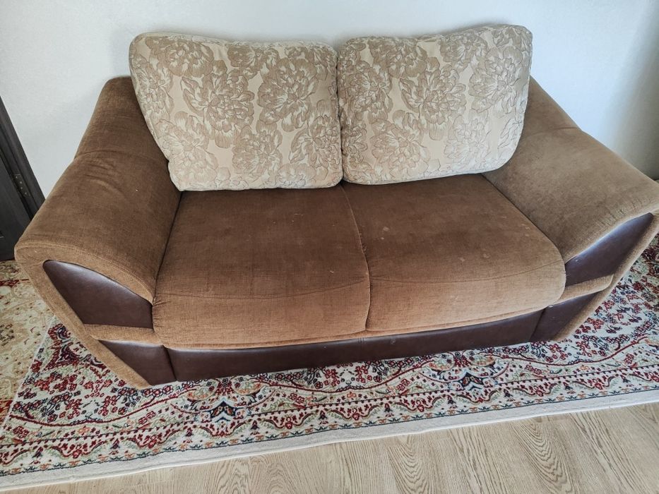 Диван для хола срочно