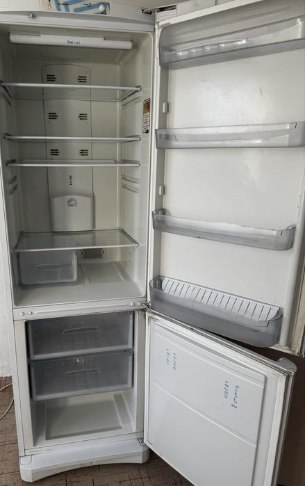Продам холодильник indesit