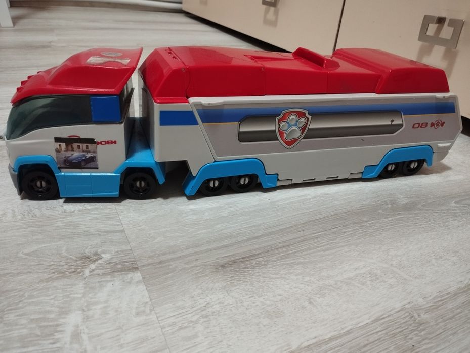 Камионът на Райдър от Пес патрул