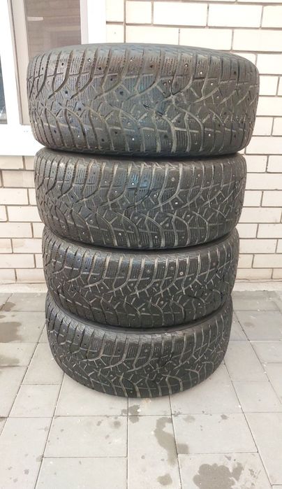 Продам комплект покрышек