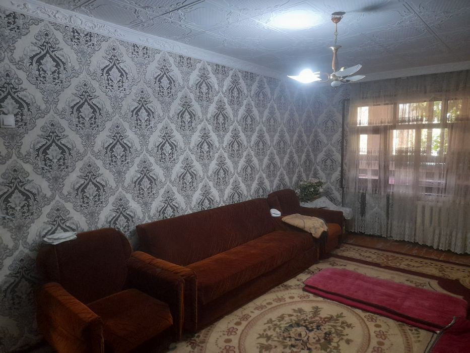 Gazalkent hokimiyat yonida kvartira sotiladi