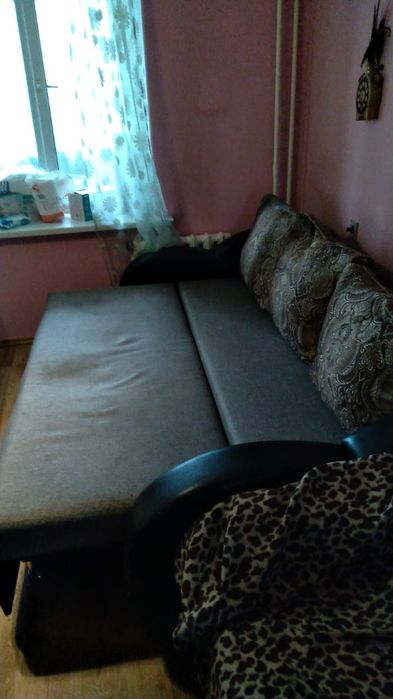 Продам диван б/у недорого.