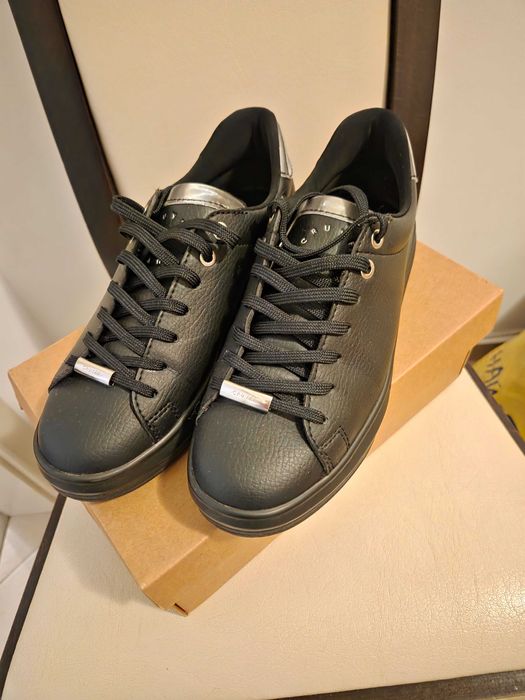 Дамски кецове в червен цвят