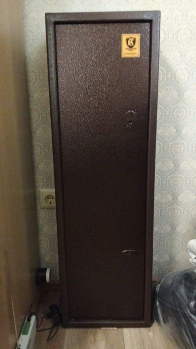 Продаю сейф новый