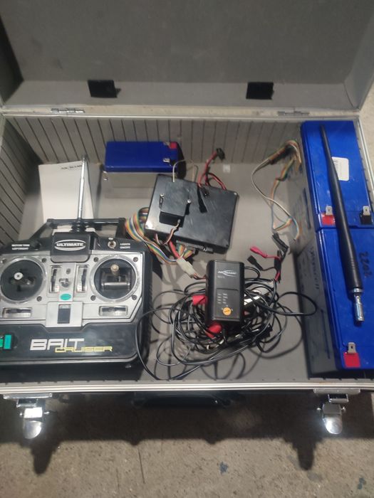 Управление за лодка за захранка