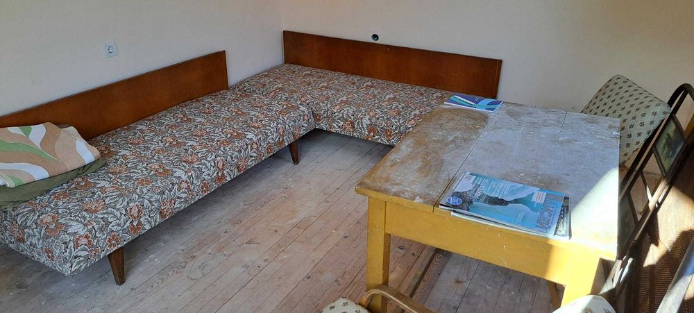 Уютна планинска вила  с голям двор в живописното село Лесидрен, перфектна за отдих