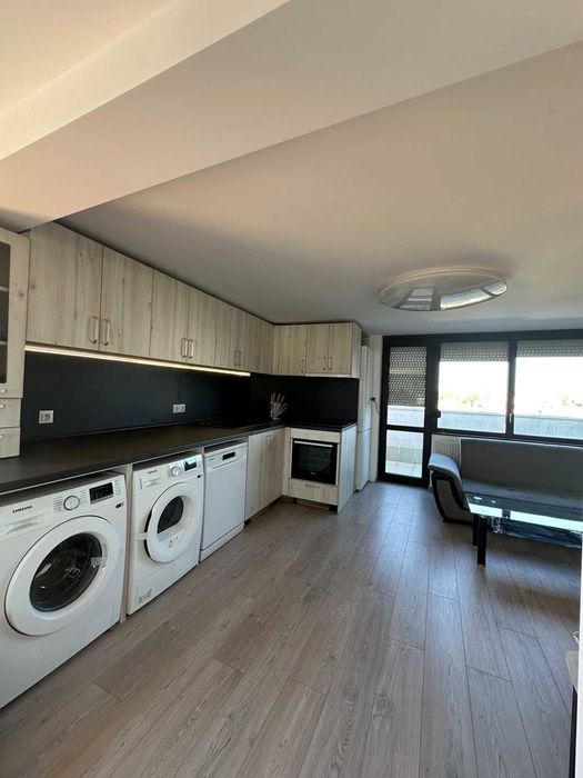 Продава се Двустаен апартамент в Пловдив, Център - 100 кв.м за 1050 €/кв.м - Снимка #1