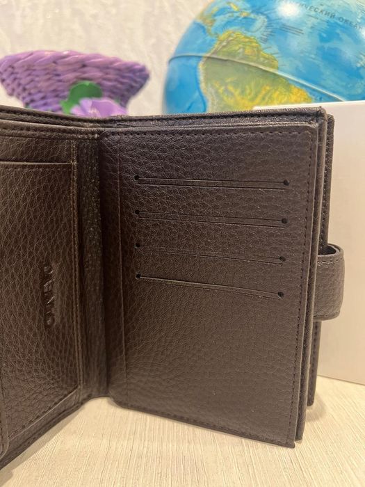 Продам портмоне из натуральной кожи.