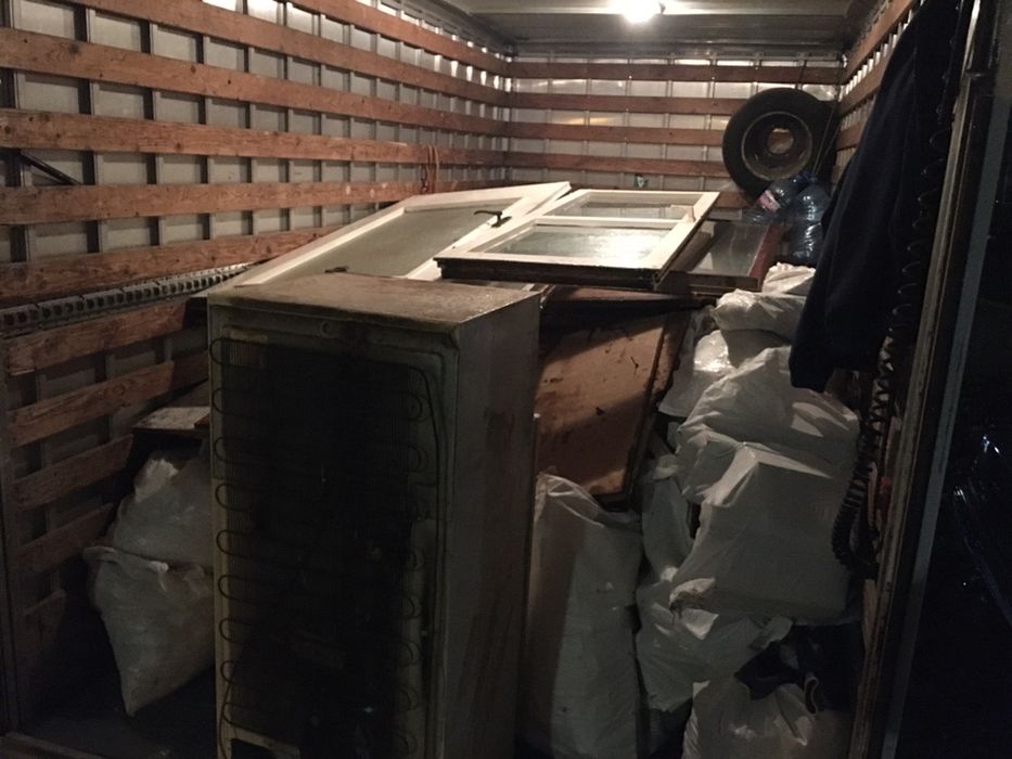 Изхвърляне на всякакви неща,мебели,стр. отпадъци, желязо /падащ борд/