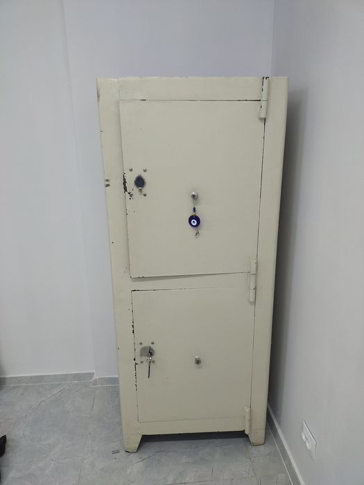 Продам сейф 170х50