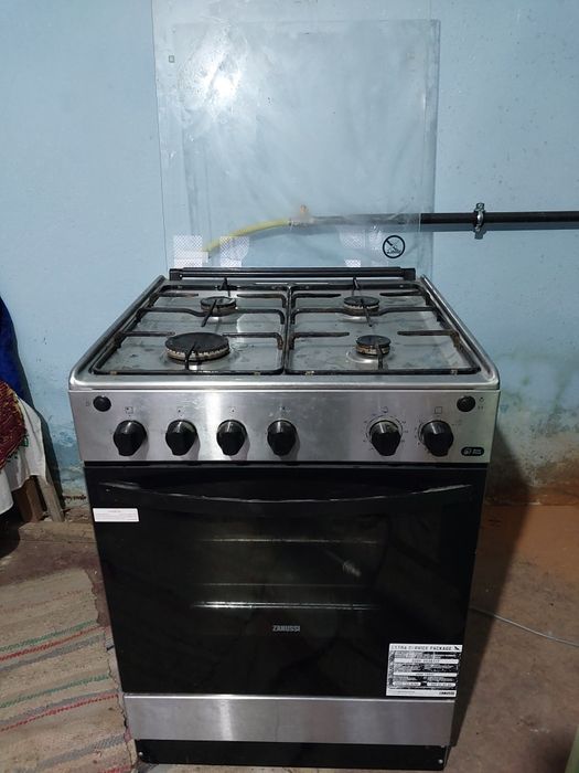 Aragaz  Zanussi  Inox 60cm