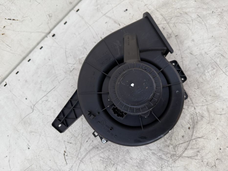 Вентилатор/моторче парно климатик фолксваген поло 2011г/ VW Polo 2011g