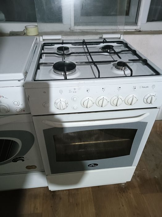 Продам газ плиту
