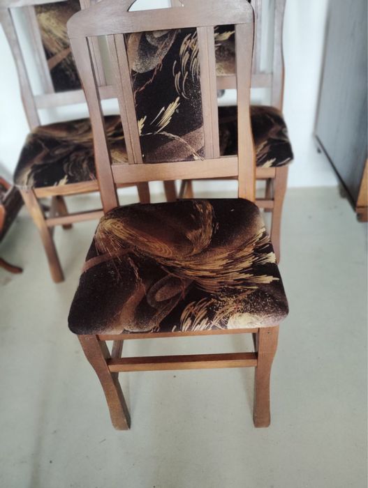 Три трапезни стола