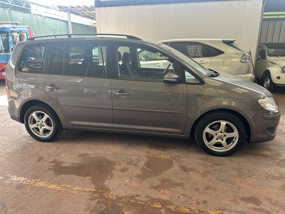 Vând volkswagen turan 2010