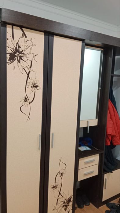 Прихожига арналган шкаф сатылады!