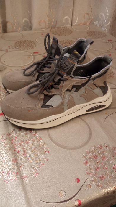 Мужские кроссовки б/у