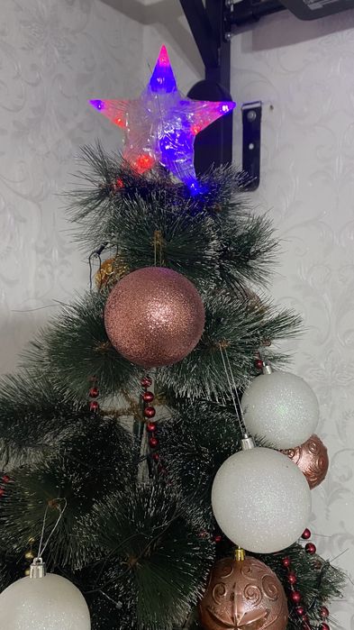 Елка с игрушками