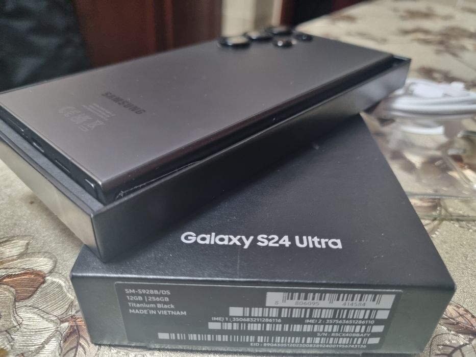 Samsung Galaxy S24 Ultra 256gb/Negru ca și nou