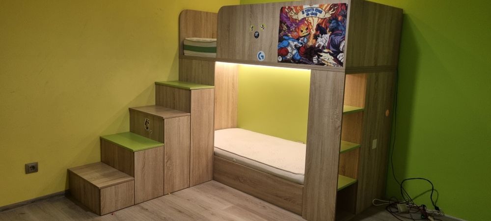 Двуетажно легло с матраци