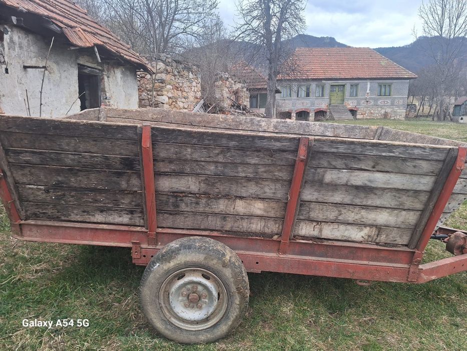 Vând Remorca agricola basculabila