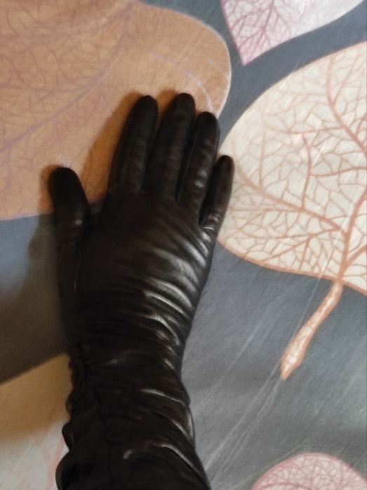 Кожаные перчатки