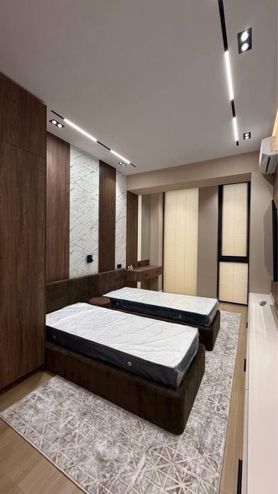 продается полноценный 3 комнатная квартира(БЕЗ ГЛУХОЙ)