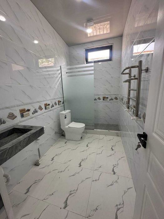 Срочно улица М.Ашрафий 3-комнатная квартира на земле Своя, с ремонтом