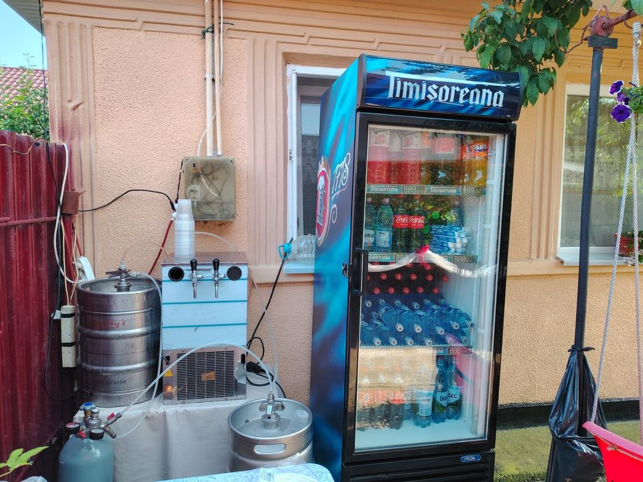 Se închiriază vitrine frigorifice