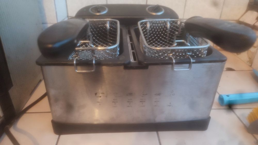 Фритюрник двоен работи перфектно