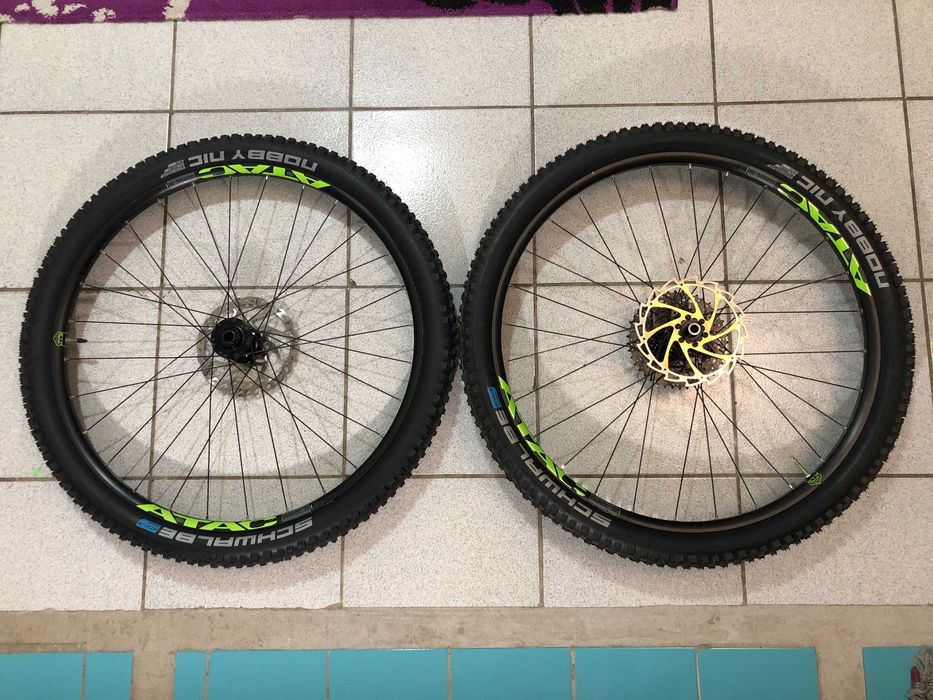 Vand set roti MTB 29 inch thru axle boost complete in stare foarte buna.