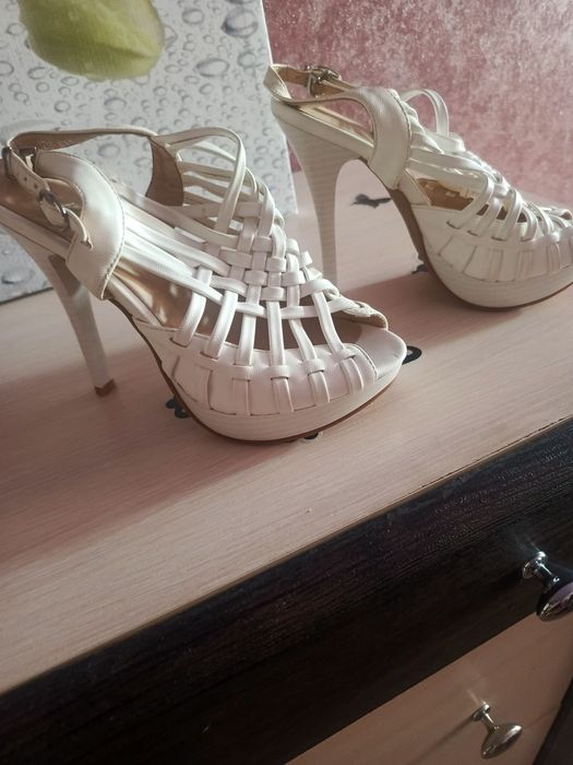 Продам женскую обувь
