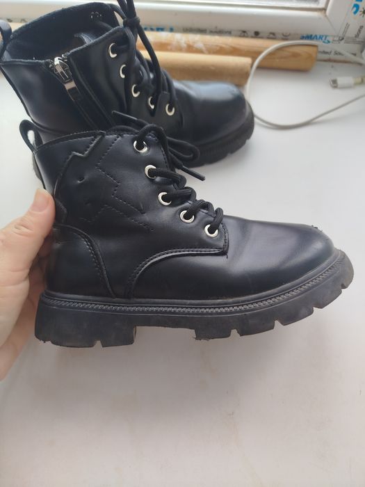 Продам ботинки для девочки 30 размер