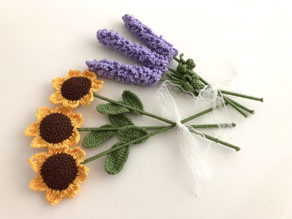 Плетени цветя - лалета ,лавандули, рози, кала и слънчогледи