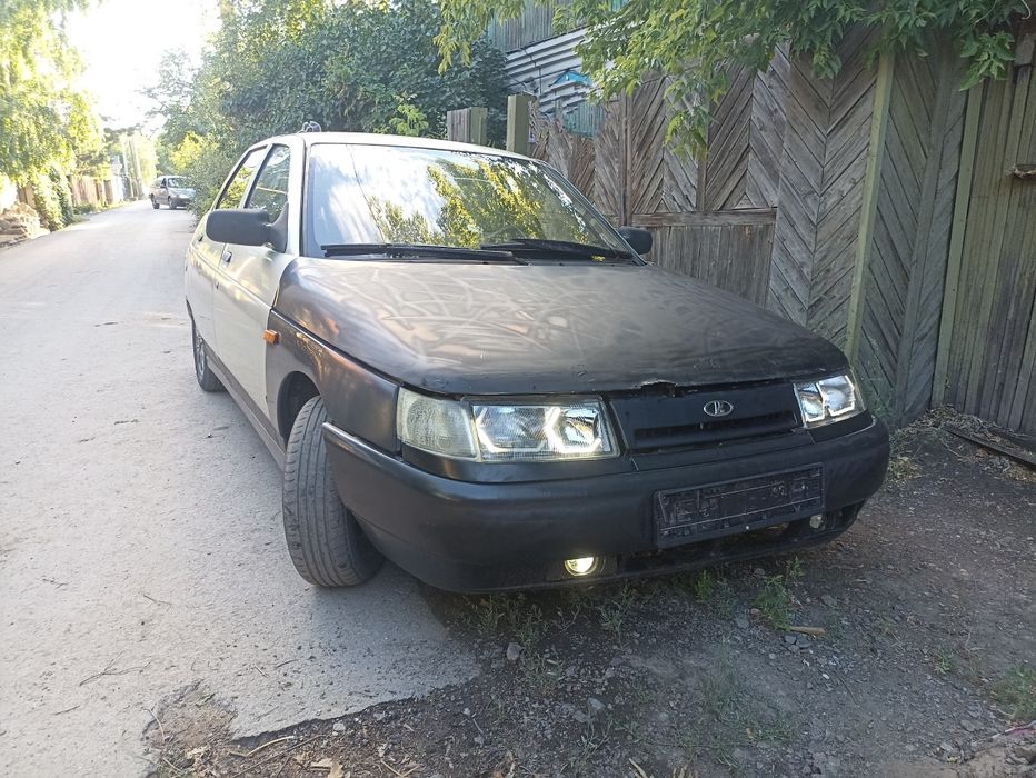 Машина лада ваз 2112,2001 года на ходу