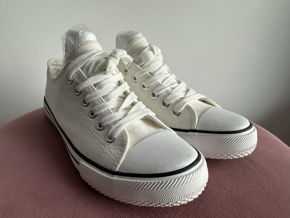 Teniși albi clasici din pânză