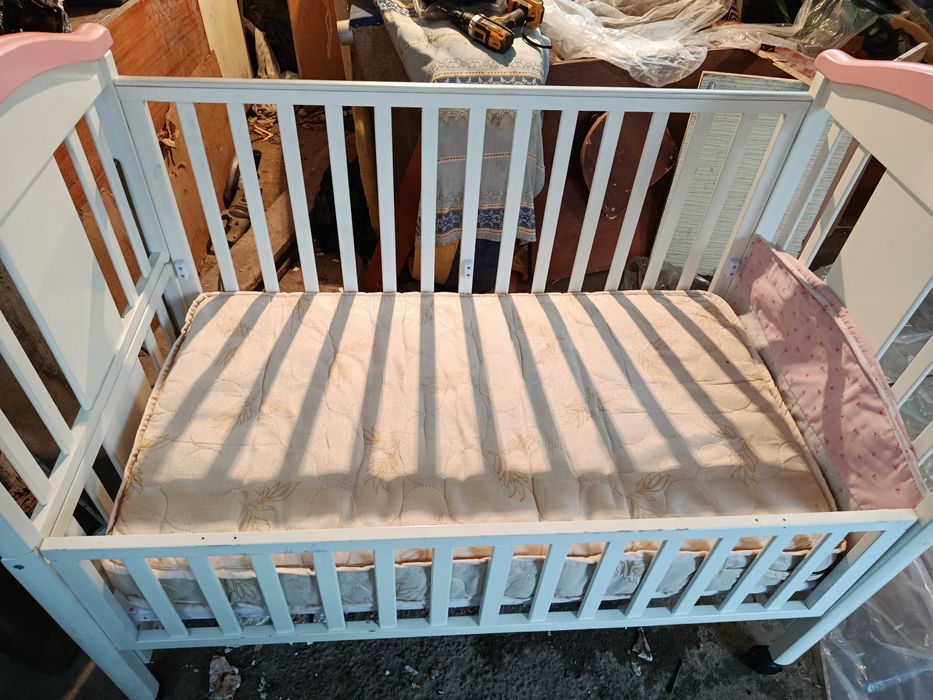 Продам детскую кроватку